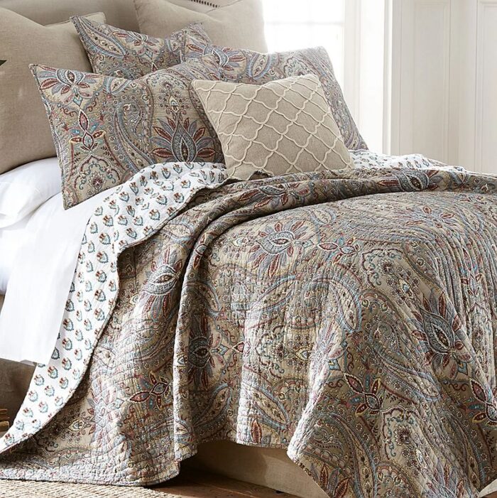 Levtex Kasey Queen Quilt Set