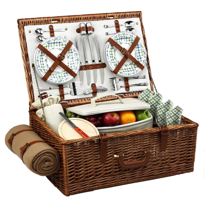 Picnic Basket for 4 with blanket